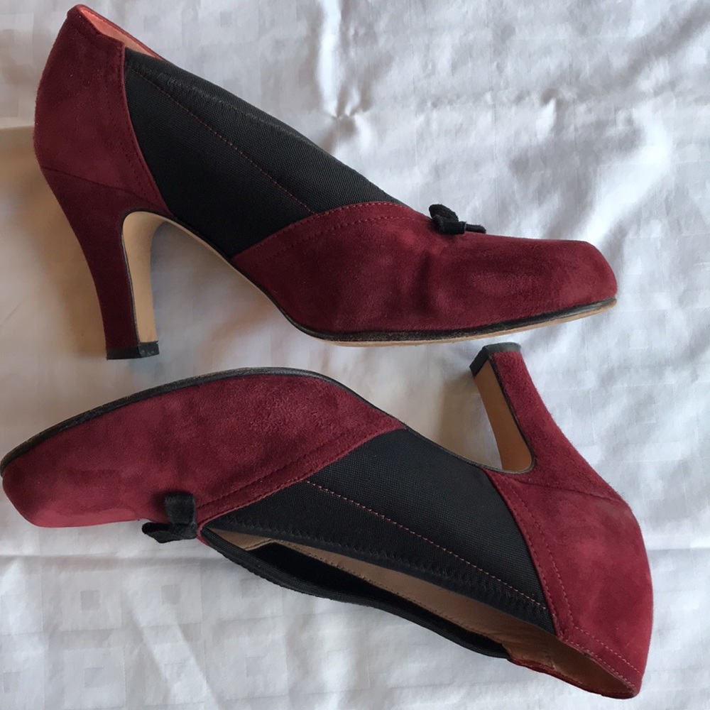 Italian burgundy kid suede/black stretch glove high rise pumps w bows EUC
